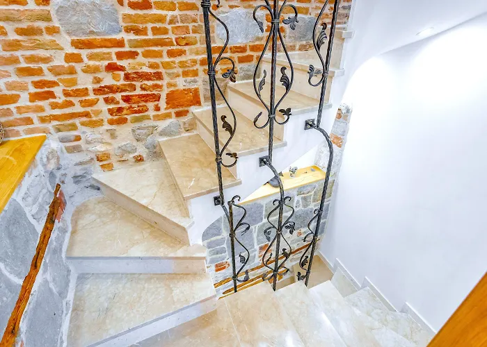 New Lux Merissima Split